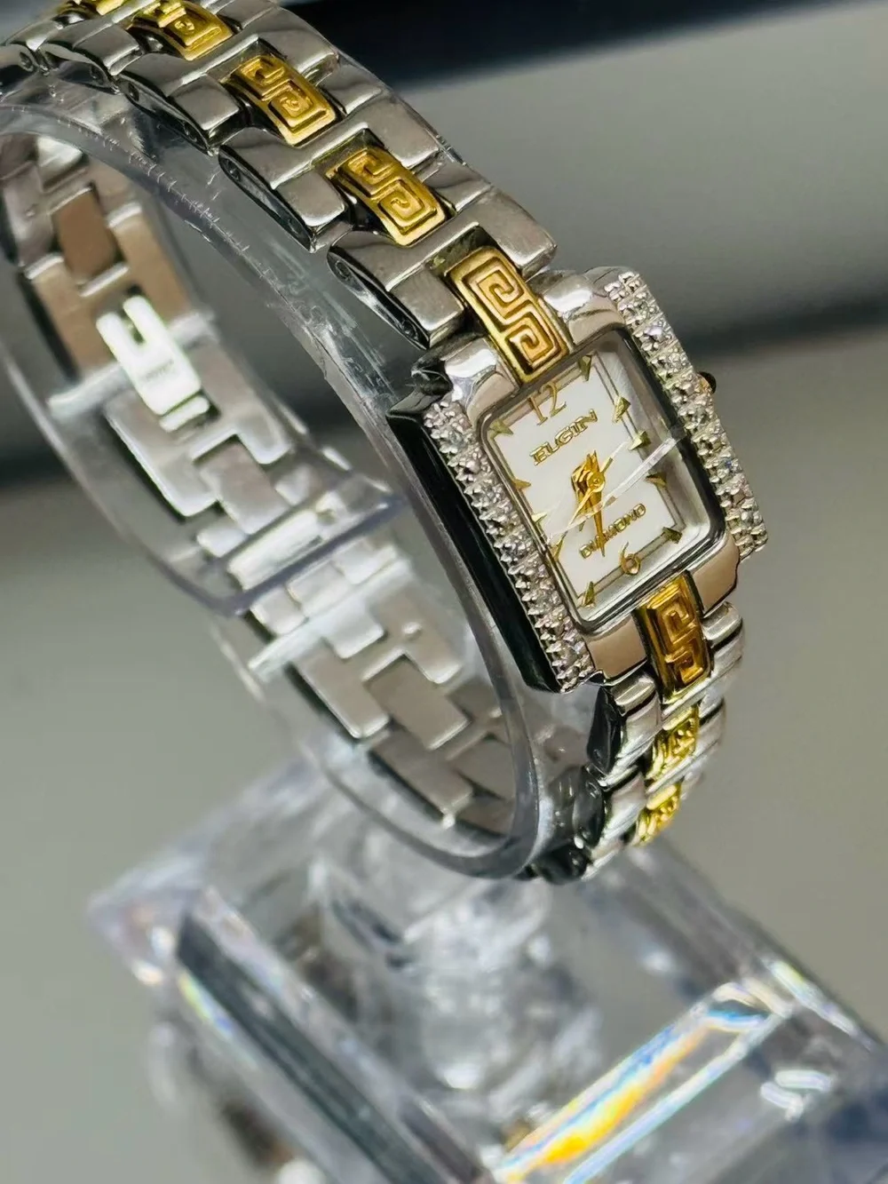 Vintage ELGIN Women’s Two-Tone Quartz 17mm Watch Crystal Bezel New Battery Runs
